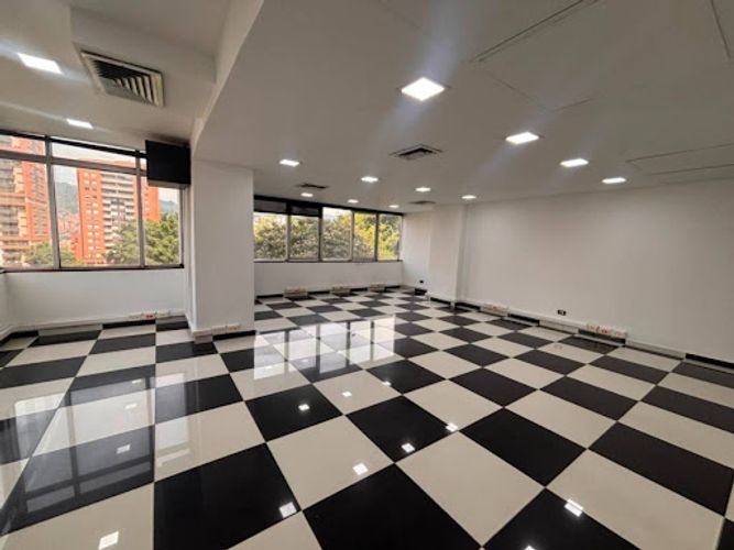 Oficina en arriendo en Cristo Rey, Medellín, 55 m² · foto 2 de 7