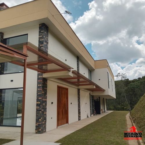 Casa de 4 alcobas en venta en Guarne, 600 m² · foto 2 de 24
