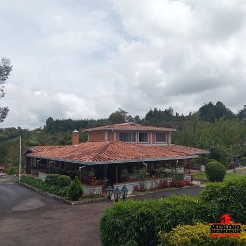 Casa de 6 alcobas en venta en Centro, Rionegro, 400 m² · foto 2 de 24
