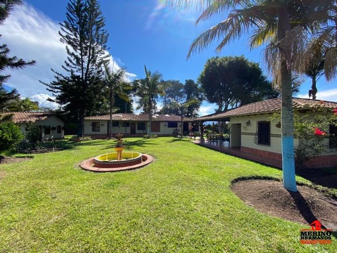 Casa de 4 alcobas en venta en San Antonio De Pereira, Rionegro, 400 m² · foto 2 de 24