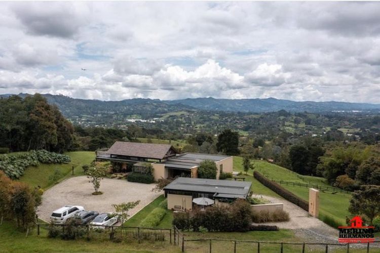 Casa de 3 alcobas en venta en El Capiro, Rionegro, 550 m² · foto 2 de 24
