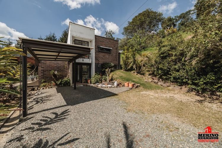 Casa de 5 alcobas en venta en La Clara, Guarne, 240 m² · foto 3 de 24