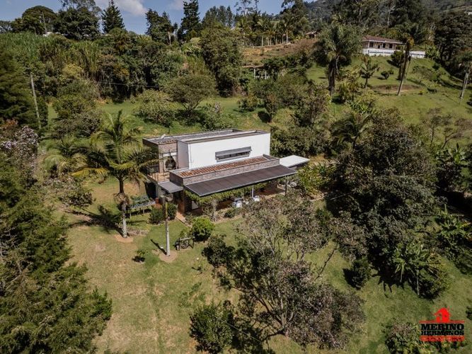 Casa de 5 alcobas en venta en La Clara, Guarne, 240 m² · foto 4 de 24