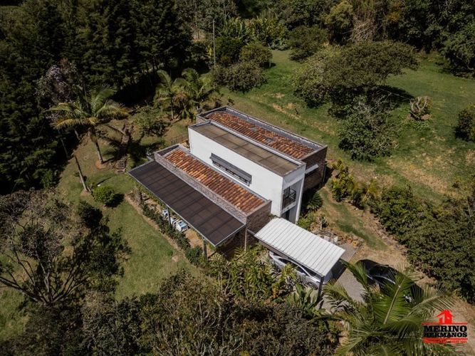 Casa de 5 alcobas en venta en La Clara, Guarne, 240 m² · foto 5 de 24