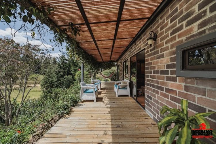 Casa de 5 alcobas en venta en La Clara, Guarne, 240 m² · foto 6 de 24