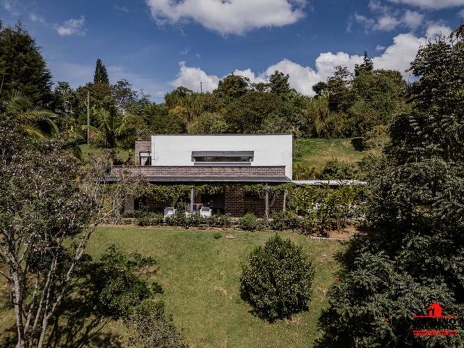 Casa de 5 alcobas en venta en La Clara, Guarne, 240 m² · foto 9 de 24