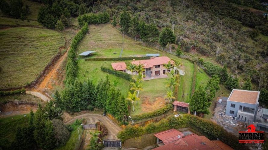 Casa de 4 alcobas en venta en Guarne, 500 m² · foto 2 de 24