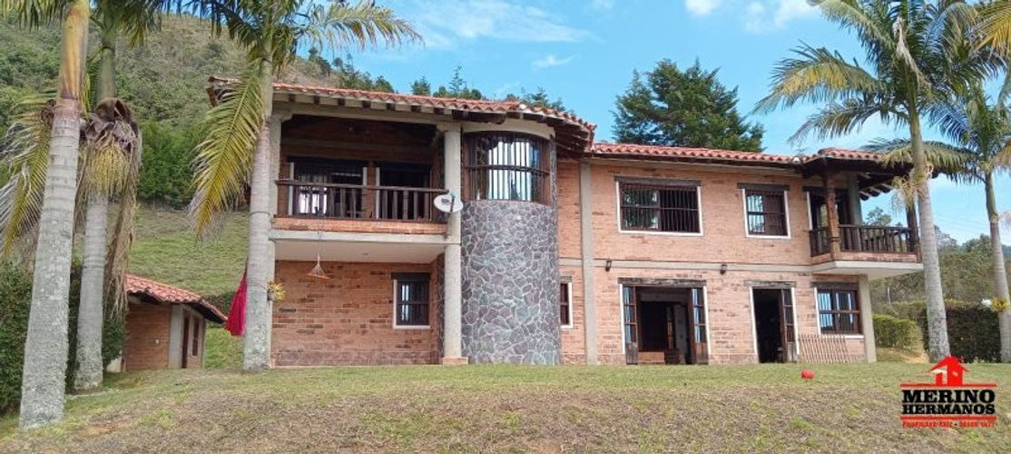 Casa de 4 alcobas en venta en Guarne, 500 m² · foto 3 de 24
