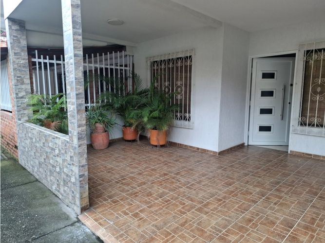 Casa de 4 alcobas en venta en Las Mercedes, Jamundí, 240 m² · foto 2 de 12