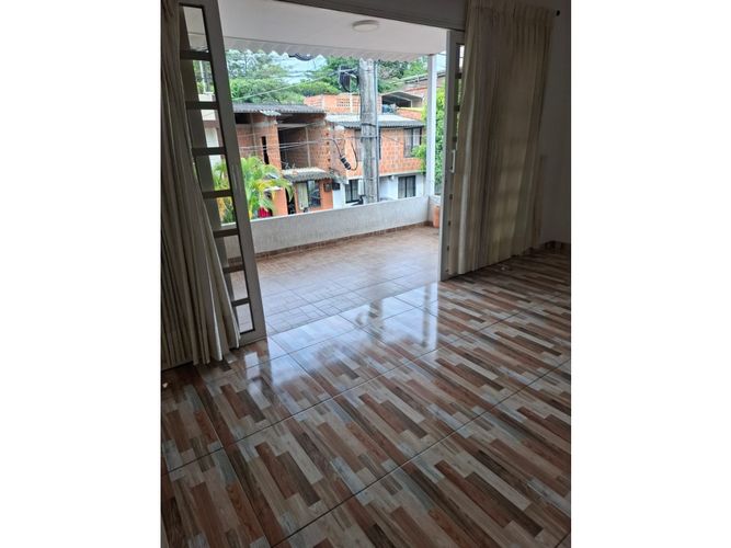 Casa de 4 alcobas en venta en Las Mercedes, Jamundí, 240 m² · foto 4 de 12