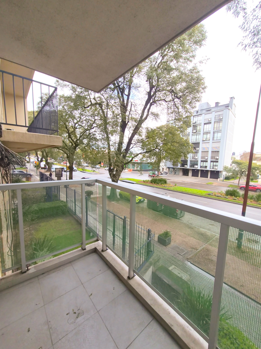 Apartamento En Alquiler, 2 Dormitorios, Terraza, Tres Cruces · Foto 2