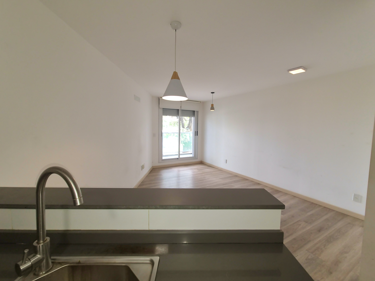 Apartamento En Alquiler, 2 Dormitorios, Terraza, Tres Cruces · Foto 5