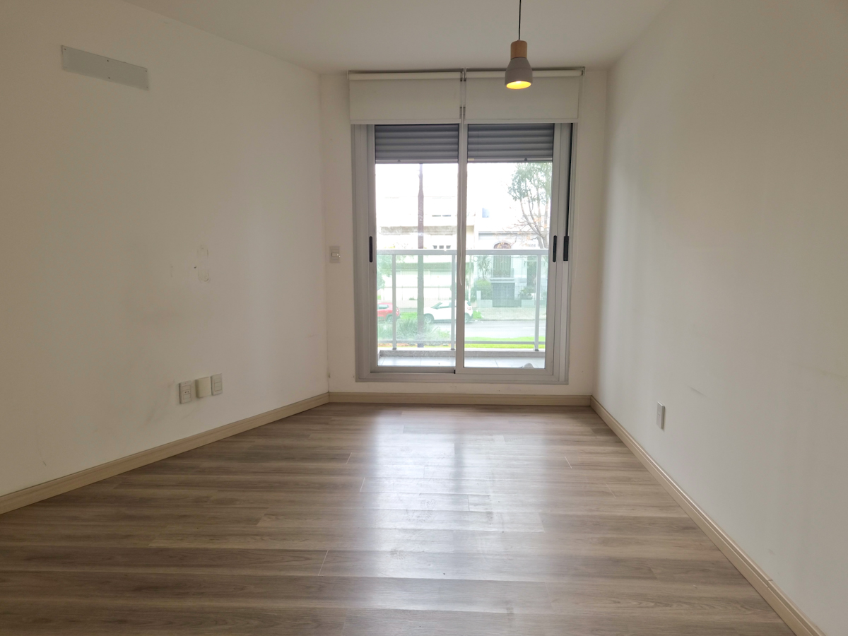 Apartamento En Alquiler, 2 Dormitorios, Terraza, Tres Cruces · Foto 7
