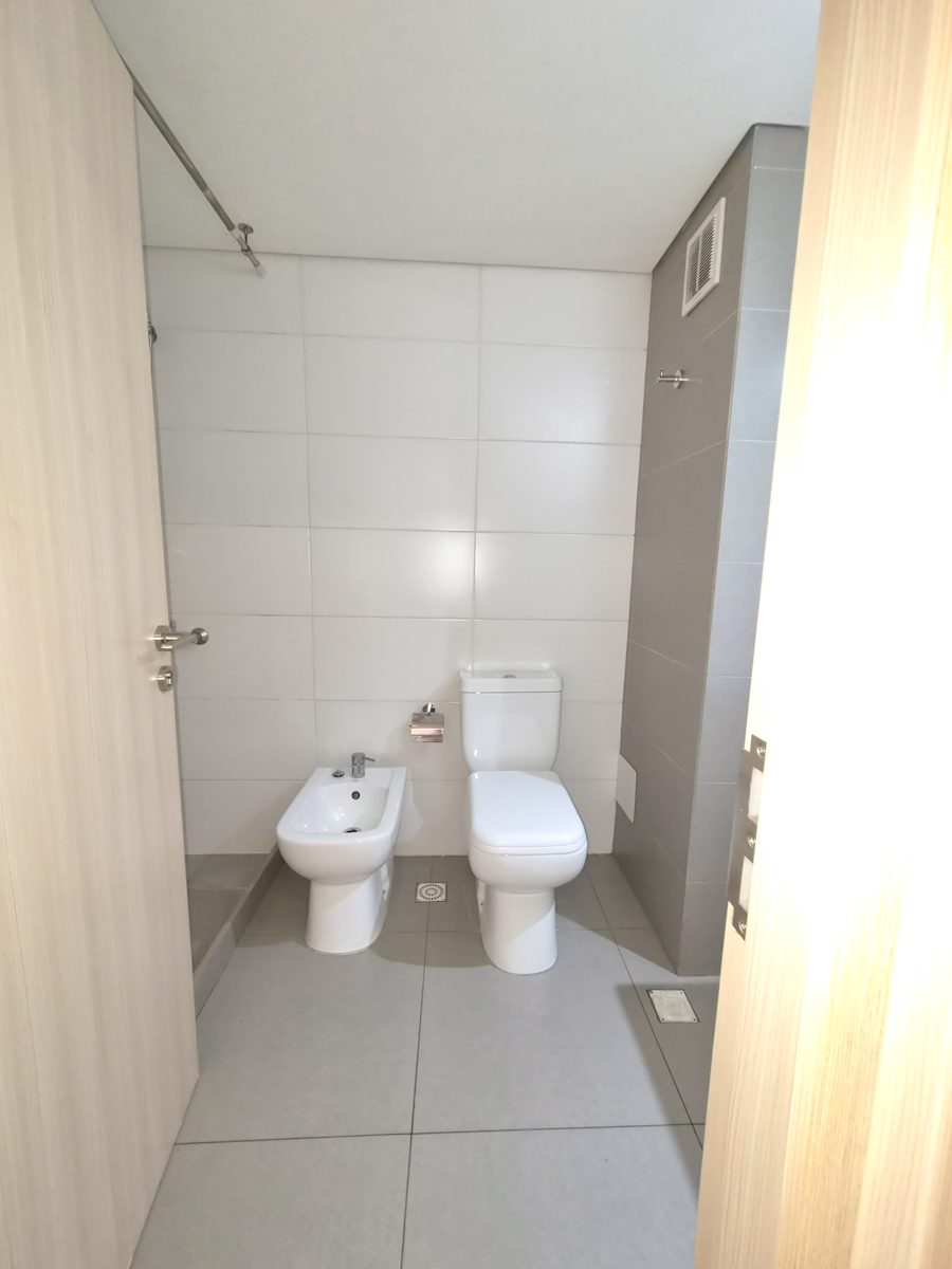 Apartamento En Alquiler, 2 Dormitorios, Terraza, Tres Cruces · Foto 11