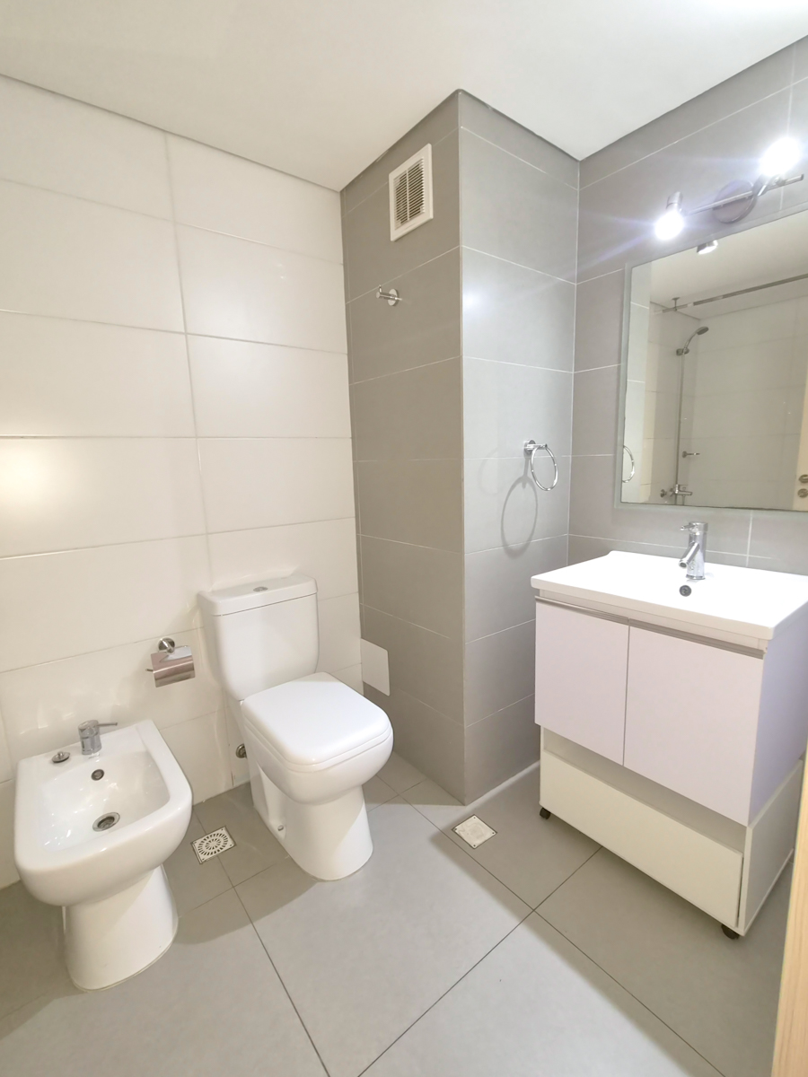 Apartamento En Alquiler, 2 Dormitorios, Terraza, Tres Cruces · Foto 12