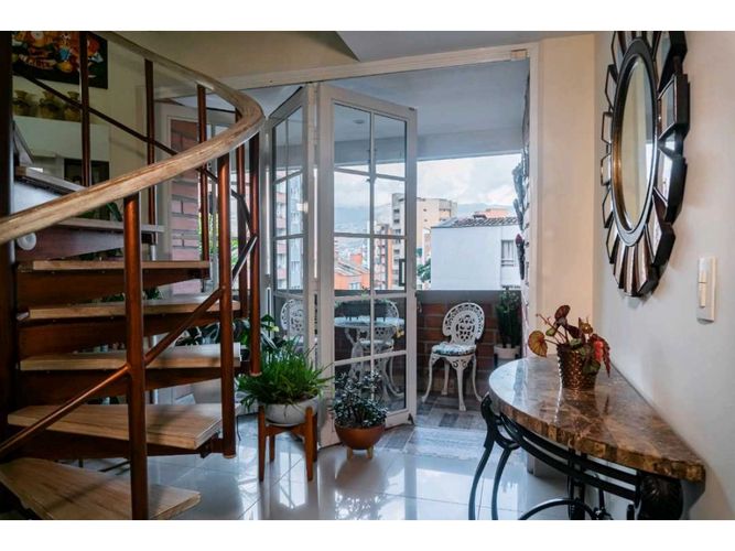Apartamento de 4 alcobas en venta en Laureles, Medellín, 215 m² · foto 6 de 12