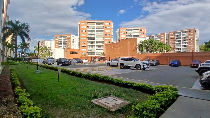 Apartamento en venta en Valle Del Lili, Cali · foto 2 de 14