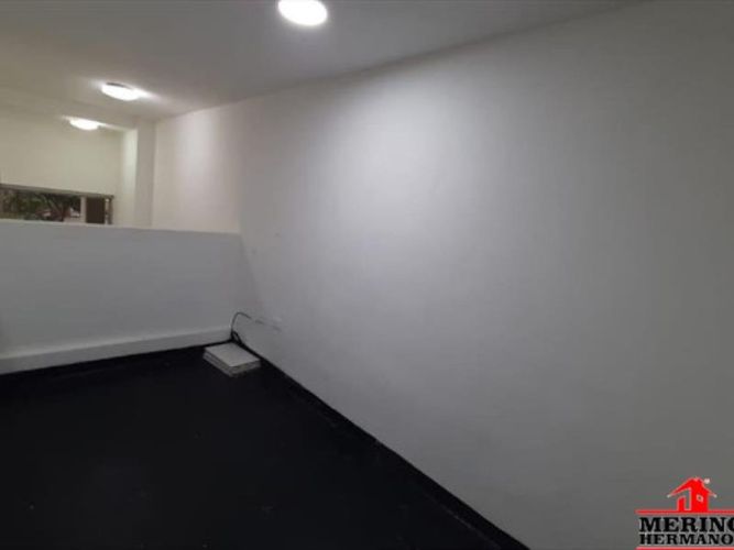 Local en arriendo en Los Colores, Medellín, 32 m² · foto 3 de 12
