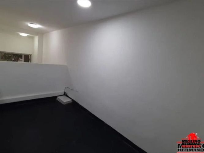 Local en arriendo en Los Colores, Medellín, 32 m² · foto 10 de 12
