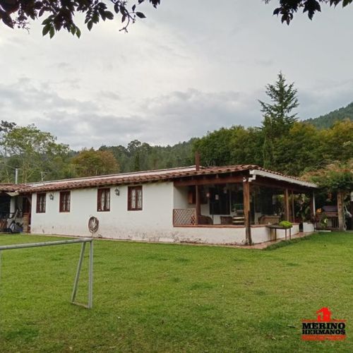 Casa de 4 alcobas en venta en La Ceja, 220 m² · foto 2 de 24
