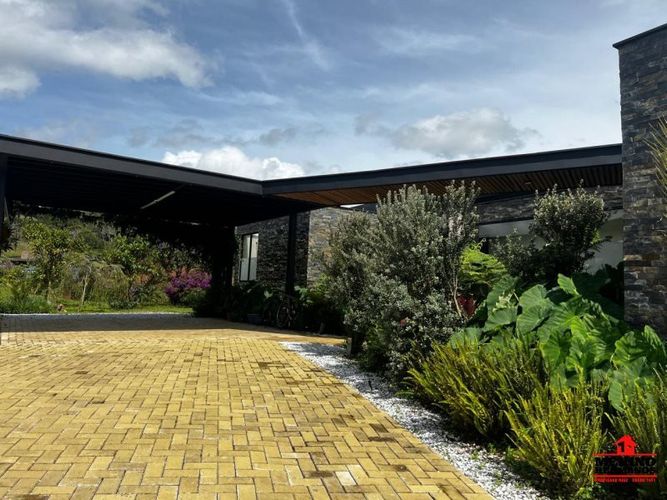 Casa de 3 alcobas en venta en Centro, Rionegro, 280 m² · foto 2 de 24