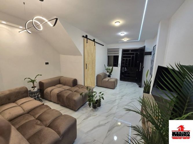 Casa de 4 alcobas en venta en San Isidro, Medellín, 200 m² · foto 4 de 24