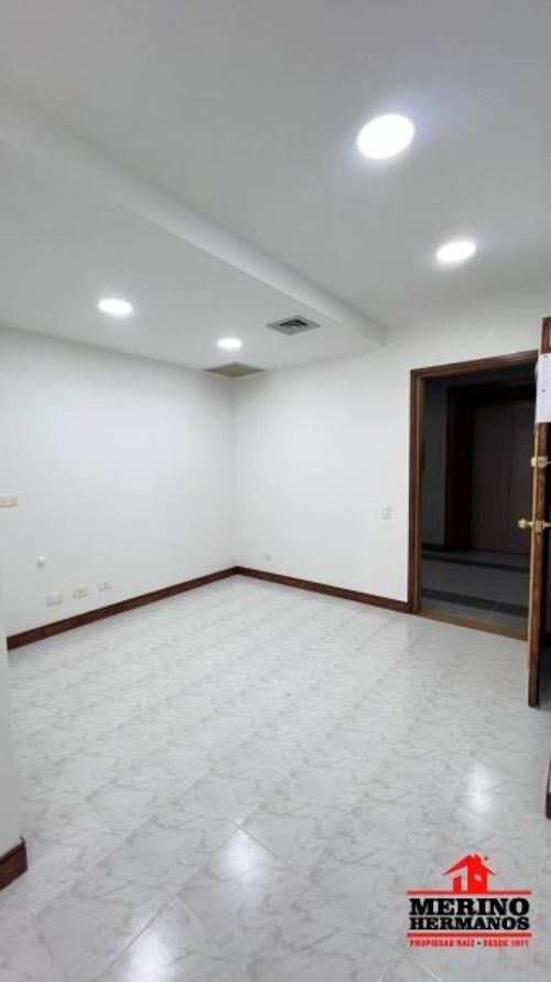 Oficina en arriendo en La Aguacatala, Medellín, 48 m² · foto 10 de 12