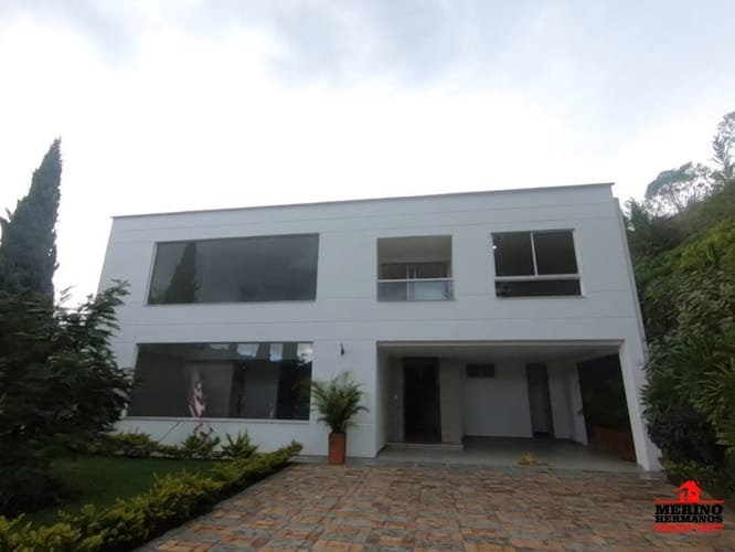 Casa de 3 alcobas en venta en El Retiro, 258 m² · foto 2 de 24