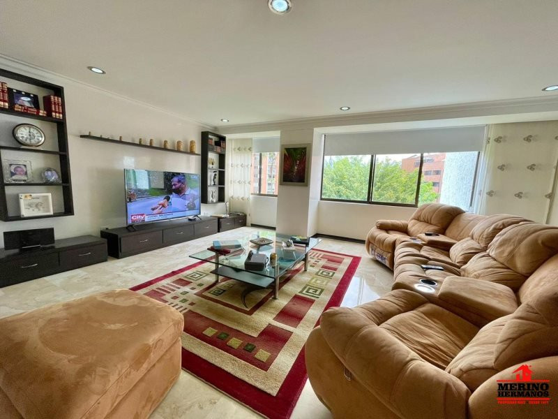 Apartamento en venta en El Poblado, Medellín · foto 2 de 24