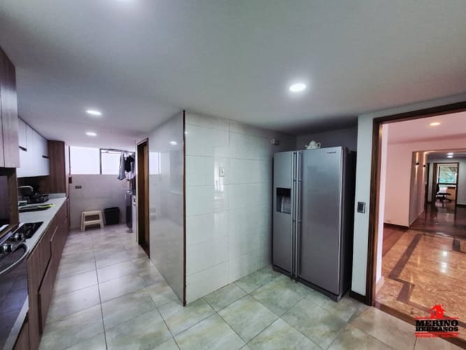 Apartamento de 4 alcobas en venta en El Poblado, Medellín, 212 m² · foto 6 de 24