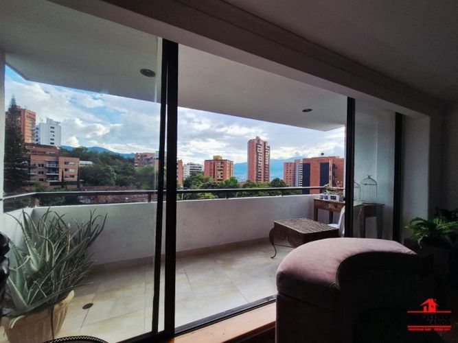 Apartamento de 4 alcobas en venta en El Poblado, Medellín, 212 m² · foto 11 de 24
