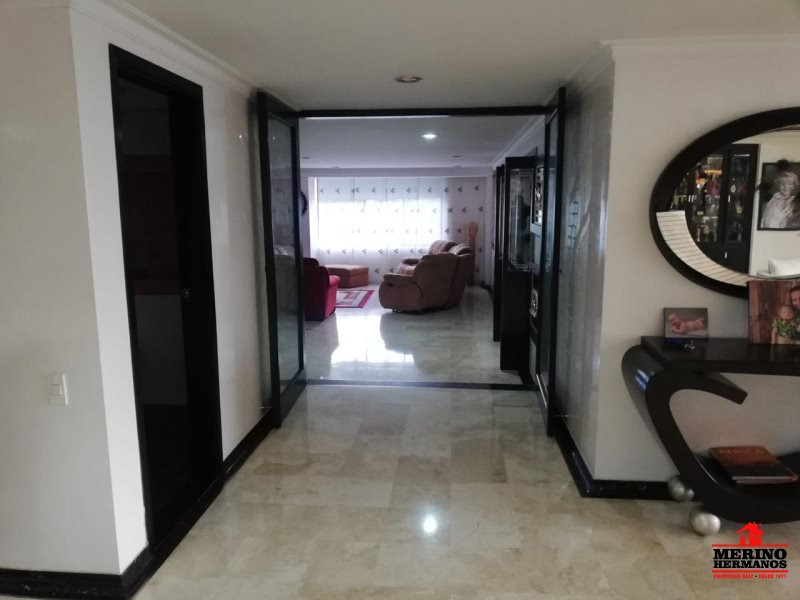 Apartamento en venta en El Poblado, Medellín · foto 7 de 24