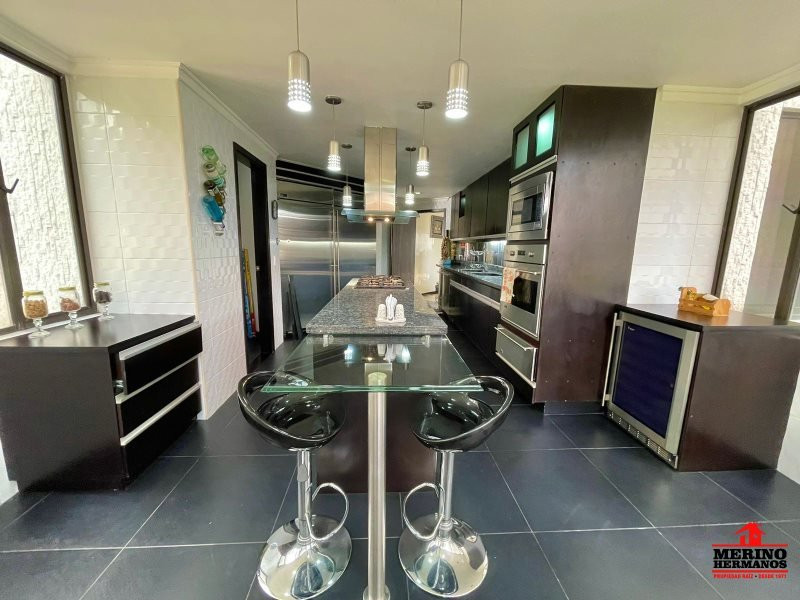 Apartamento en venta en El Poblado, Medellín · foto 8 de 24