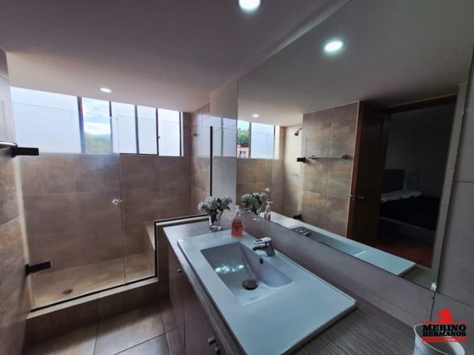 Apartamento de 4 alcobas en venta en El Poblado, Medellín, 212 m² · foto 19 de 24