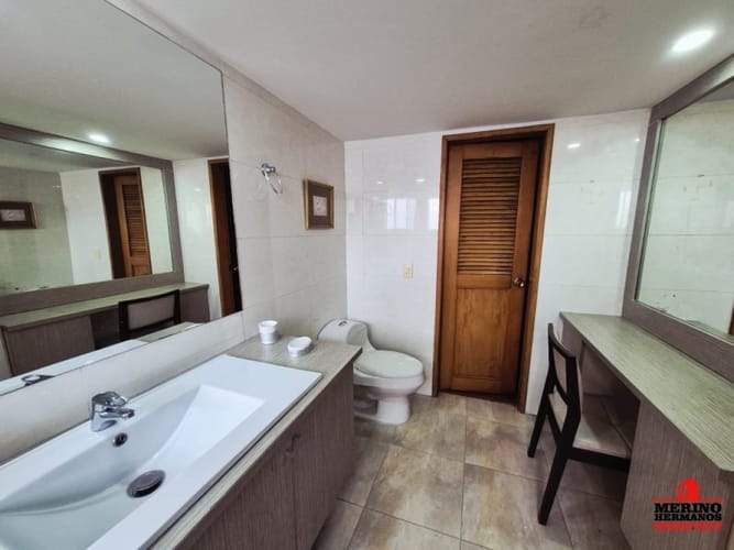 Apartamento de 4 alcobas en venta en El Poblado, Medellín, 212 m² · foto 23 de 24