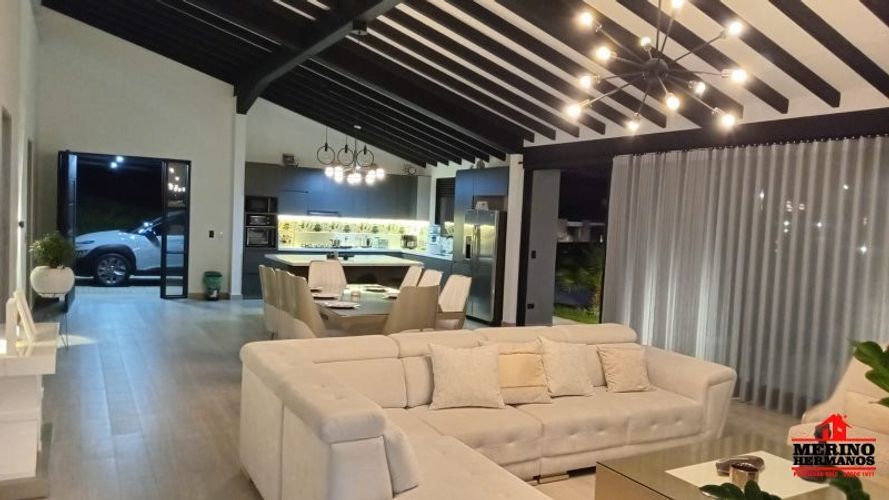 Casa de 7 alcobas en venta en Santa Ana, Rionegro, 400 m² · foto 3 de 24