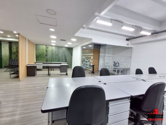 Oficina en venta en Castropol, Medellín, 172 m² · foto 4 de 10