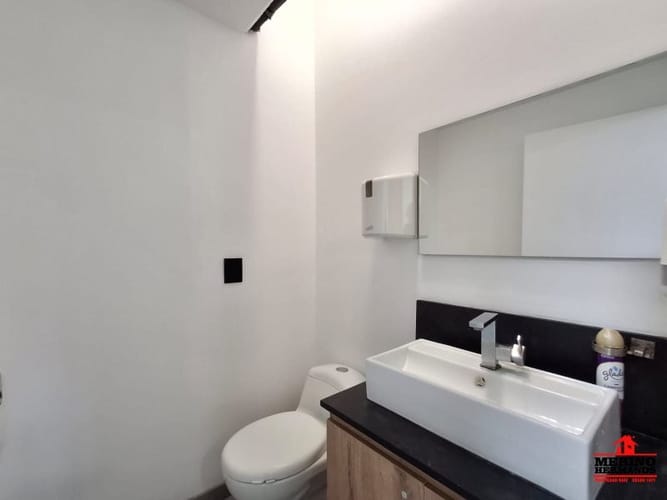 Oficina en venta en Castropol, Medellín, 172 m² · foto 7 de 10