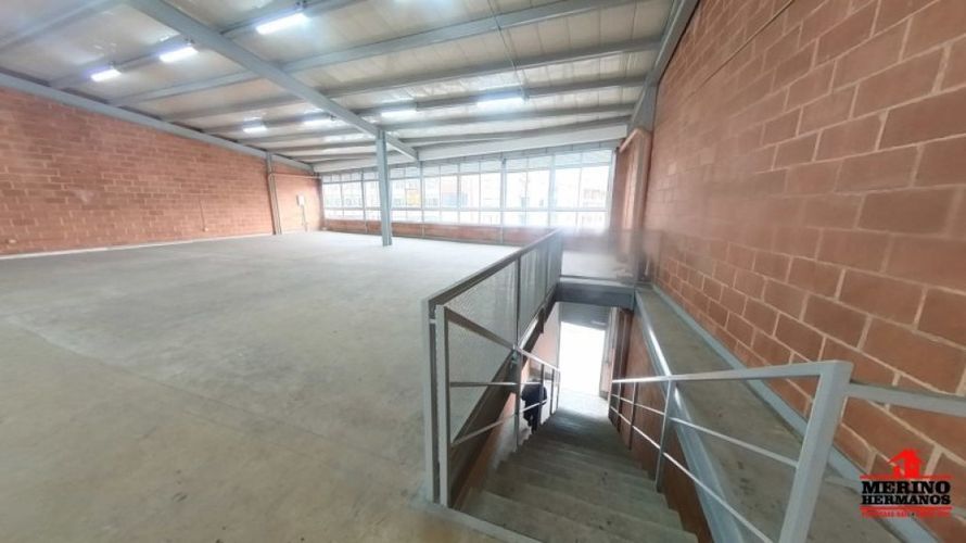 Bodega en arriendo en La América, Medellín, 350 m² · foto 9 de 17