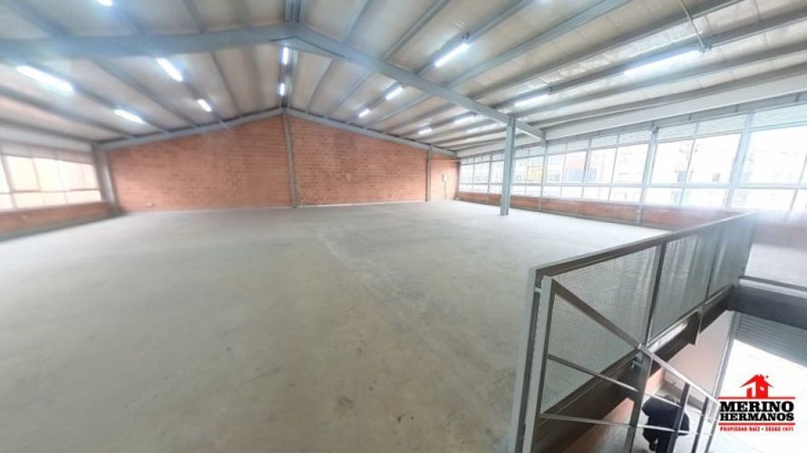 Bodega en arriendo en La América, Medellín, 350 m² · foto 10 de 17