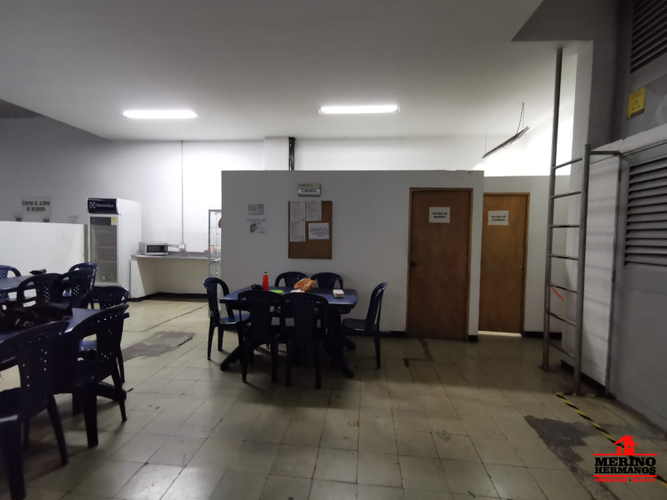 Bodega en venta en El Poblado, Medellín, 2372 m² · foto 4 de 9