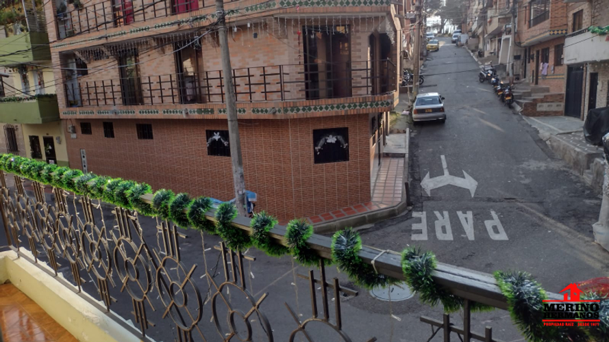 Casa de 6 alcobas en venta en Belalcazar, Medellín, 185 m² · foto 2 de 24