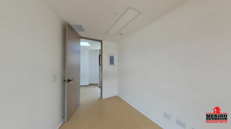 Consultorio en venta en El Poblado, Medellín, 32 m² · foto 4 de 15