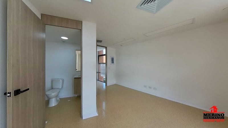 Consultorio en venta en El Poblado, Medellín, 32 m² · foto 5 de 15