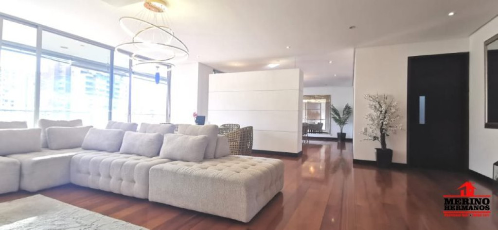 Apartamento en venta en El Poblado, Medellín · foto 3 de 24
