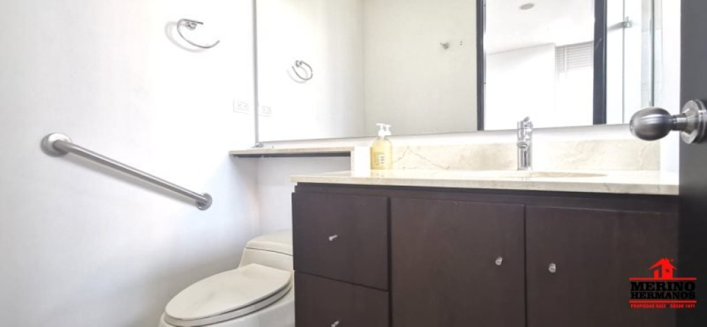 Apartamento en venta en El Poblado, Medellín · foto 23 de 24
