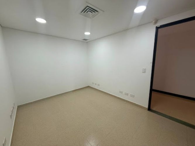 Oficina en arriendo en Patio Bonito, Medellín, 40 m² · foto 3 de 11
