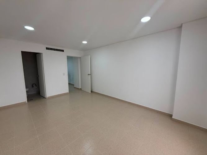 Oficina en arriendo en Patio Bonito, Medellín, 40 m² · foto 10 de 11