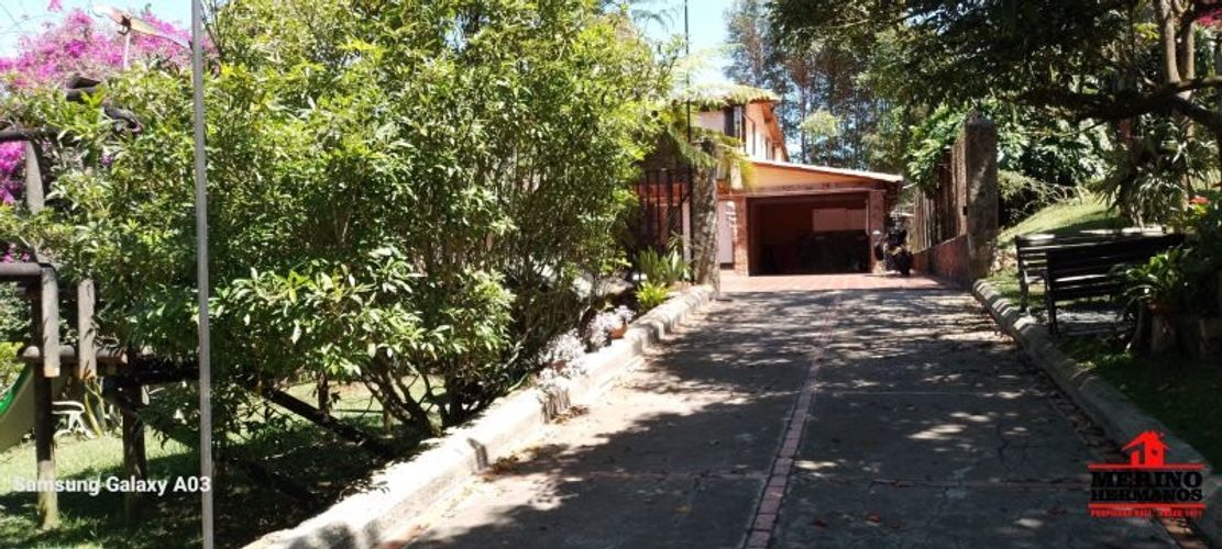 Casa de 11 alcobas en venta en Guarne, 800 m² · foto 2 de 23