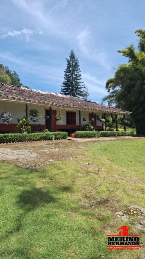 Casa de 4 alcobas en venta en Monta�Ez, Guarne, 280 m² · foto 2 de 24